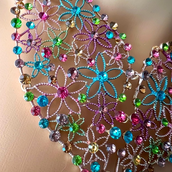 New Natasha Accessories
Flower Power Statement Necklace - Picture 10 of 13